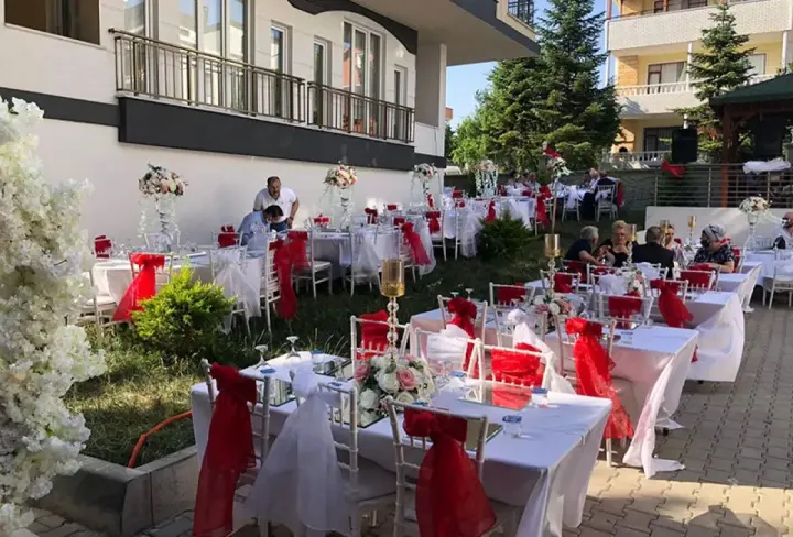 Bahçe Düğünü ve Kına Organizasyonu
